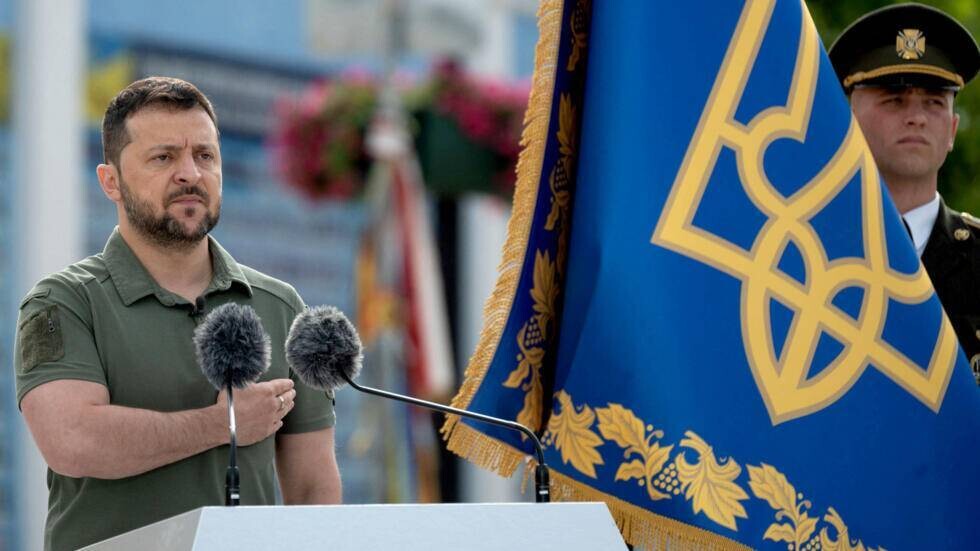 Президент Украины Зеленский объявляет стратегию войны