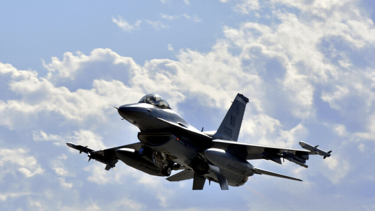 Украина получает американский истребитель F-16
