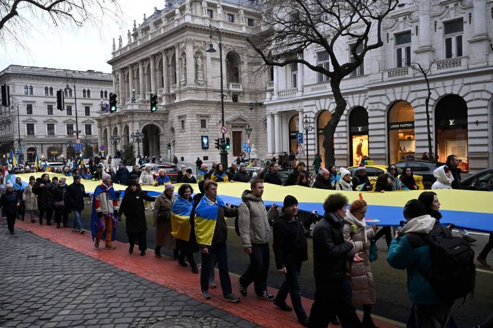 Russia Strikes Ukraine as Conflict Continues