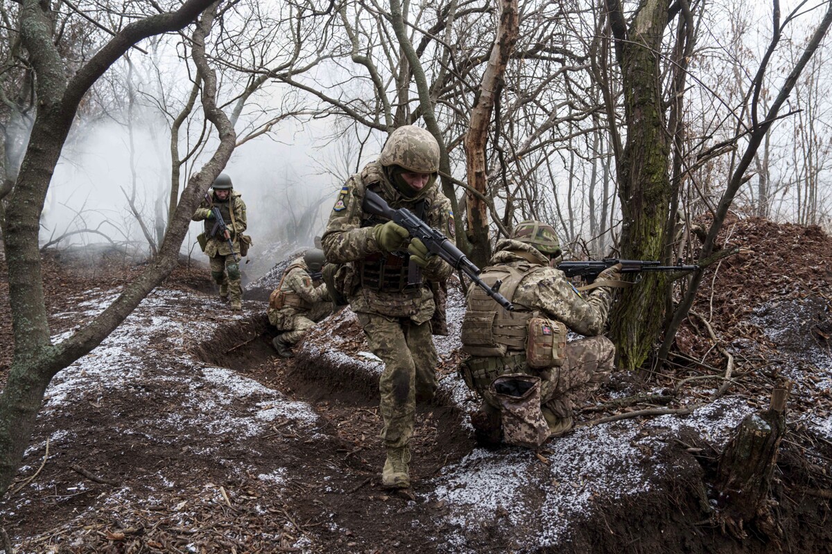 Начальник Генерального штаба армии России инспектирует силы на востоке Украины