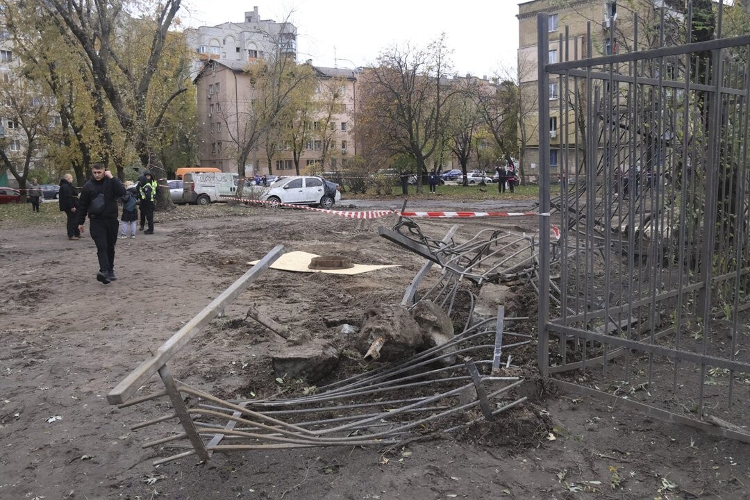 Four killed in new Russian strike on Kyiv