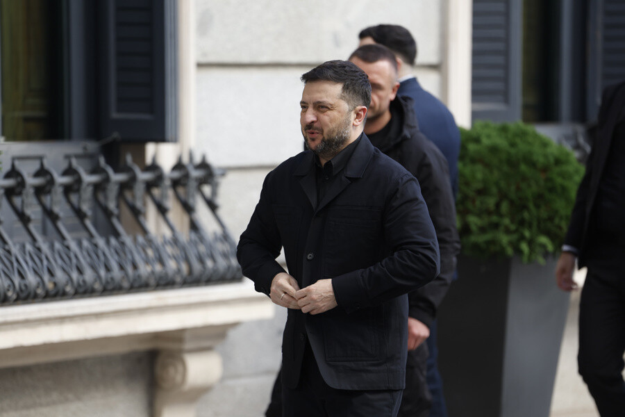 Zelensky Awaits European Support to Withstand Trump Pressure