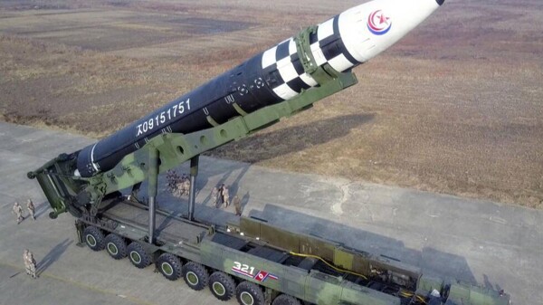Российский ракетный удар по Киеву, убивший отца и сына