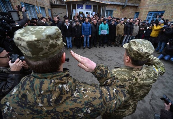 Насилие против военкоматов в Украине вызывает беспокойство