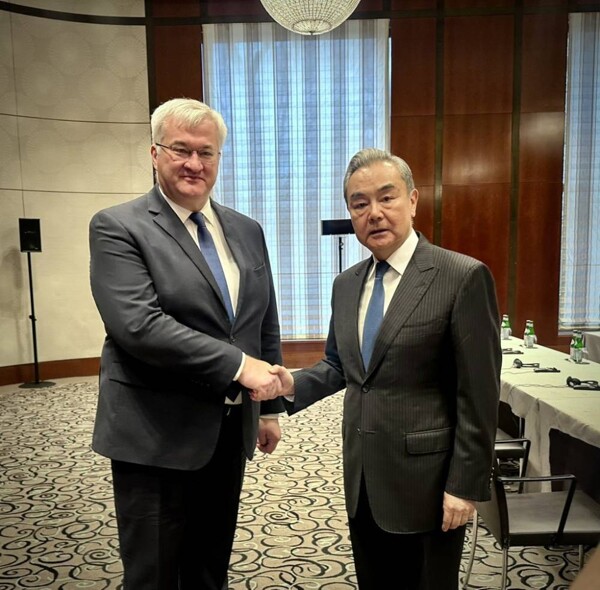 Ukrainian FM invites Chinese counterpart to visit Ukraine