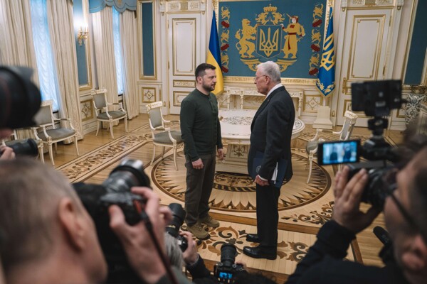 US Pressures Ukraine for Agreement Amid Tensions