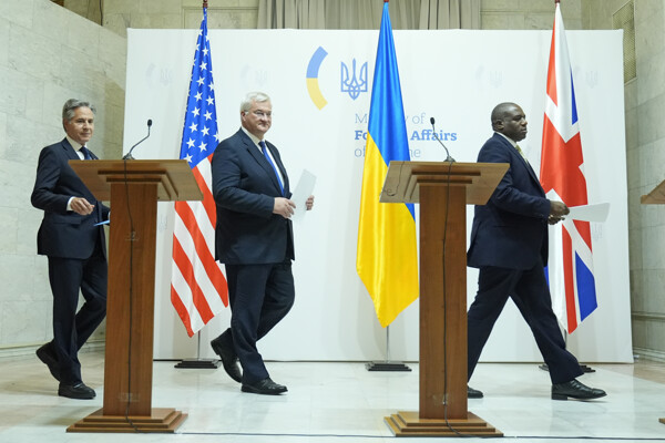Государственные министры США и Великобритании обещают срочную поддержку Украине