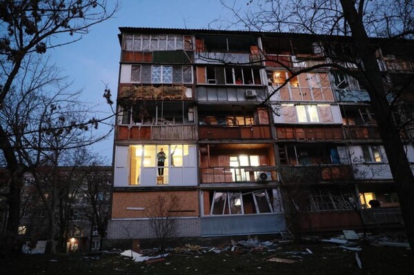 Russia Takes Control of Settlements in Eastern Ukraine, China Calls for Correction of Mistakes