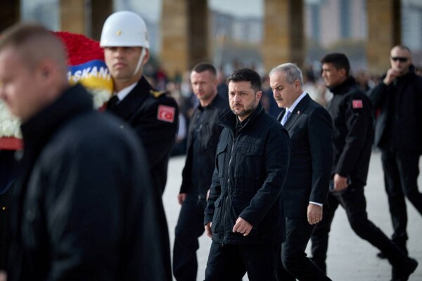 Zelenskyy holds talks in Turkey, prepares to meet with US officials