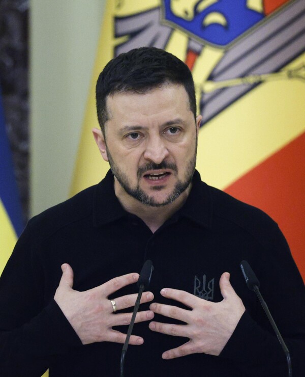 Zelenski Calls Kremlin's Ceasefire Request Cynical