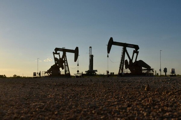 Цены на нефть падают на фоне приостановки военной помощи США