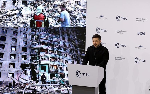 Zelensky Demands 20-Year Security Guarantees from US for Ukraine