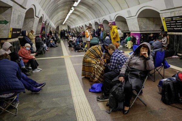 Российские ракеты вызывают отключение электроэнергии и нехватку воды в Киеве