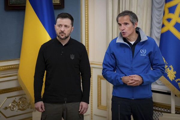Zelenski and Putin Discuss Peace Talks Amidst War