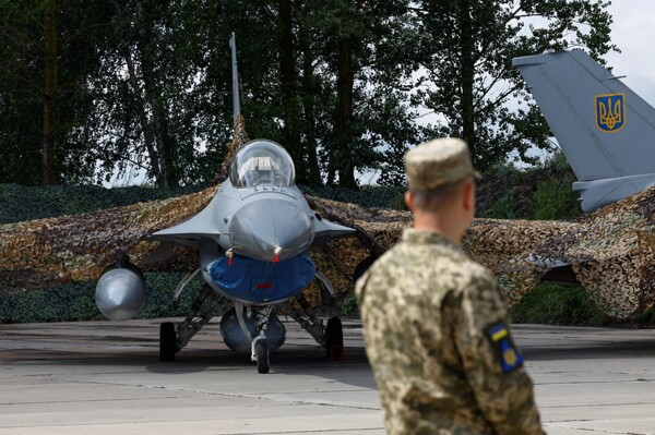 Украина получает первые истребители F-16 на фоне продолжающегося конфликта