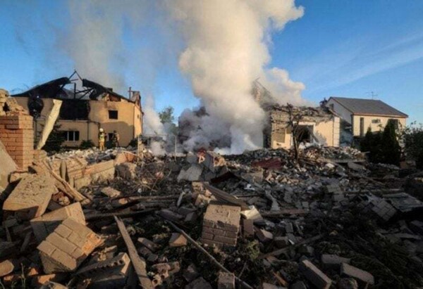 Russia Airstrike in Ukraine Injures Four