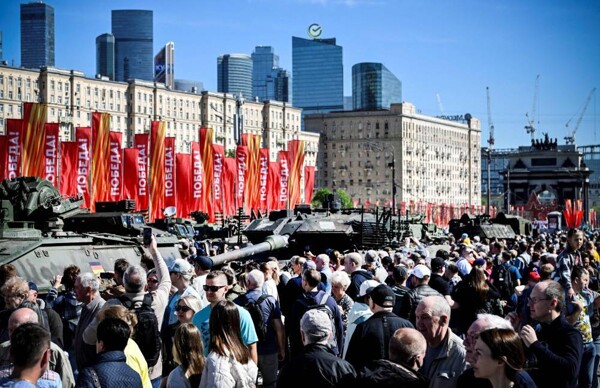 Российская армия демонстрирует оружие НАТО в Украине